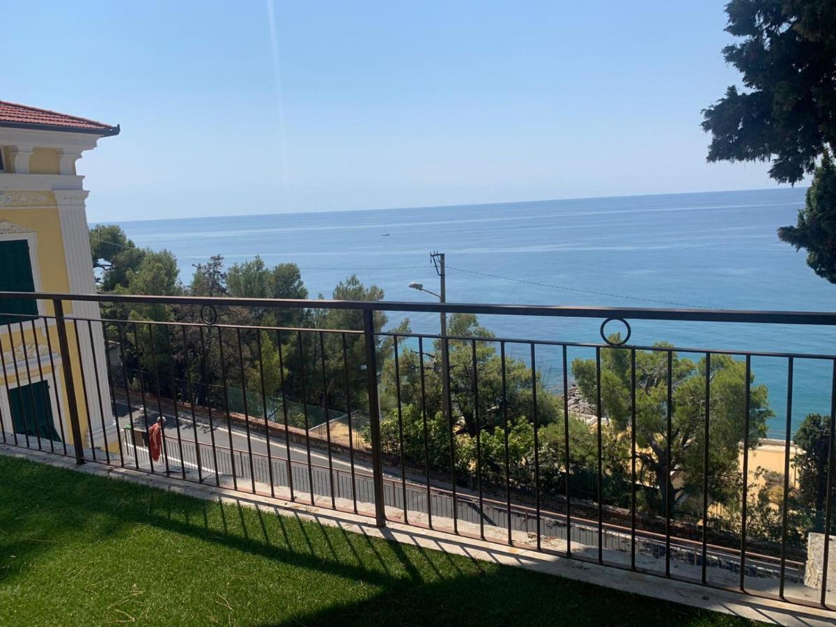 La Terrazza Nel Blu Apartment Imperia Bagian luar foto