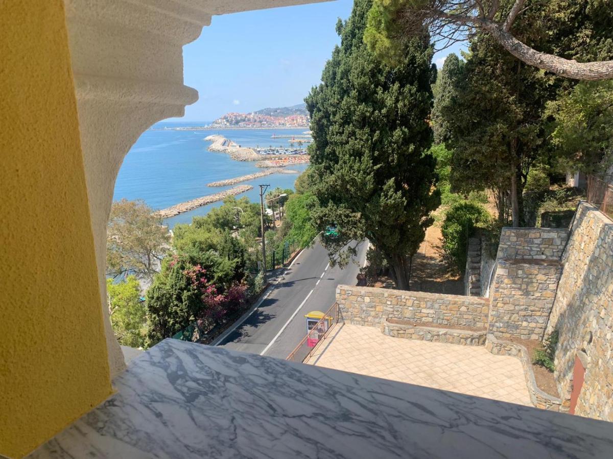 La Terrazza Nel Blu Apartment Imperia Bagian luar foto